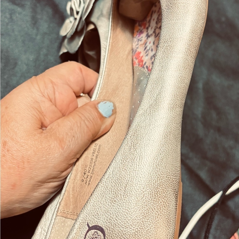 Born Emalia ballet flats with a flower applique - Picture 7 of 11